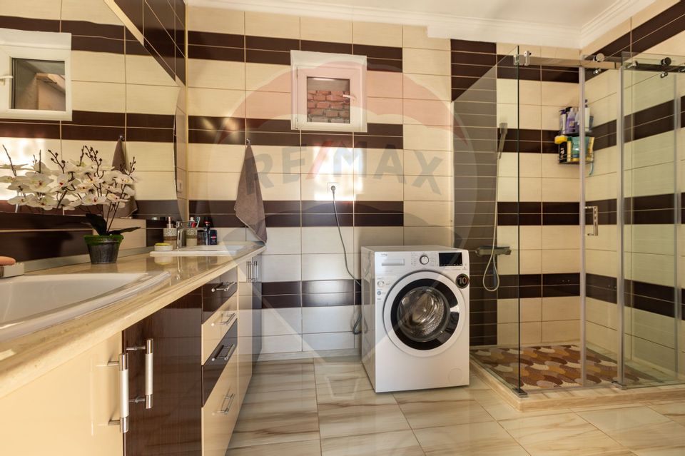 Casă SPATIOASA de vanzare in zona semicentrala