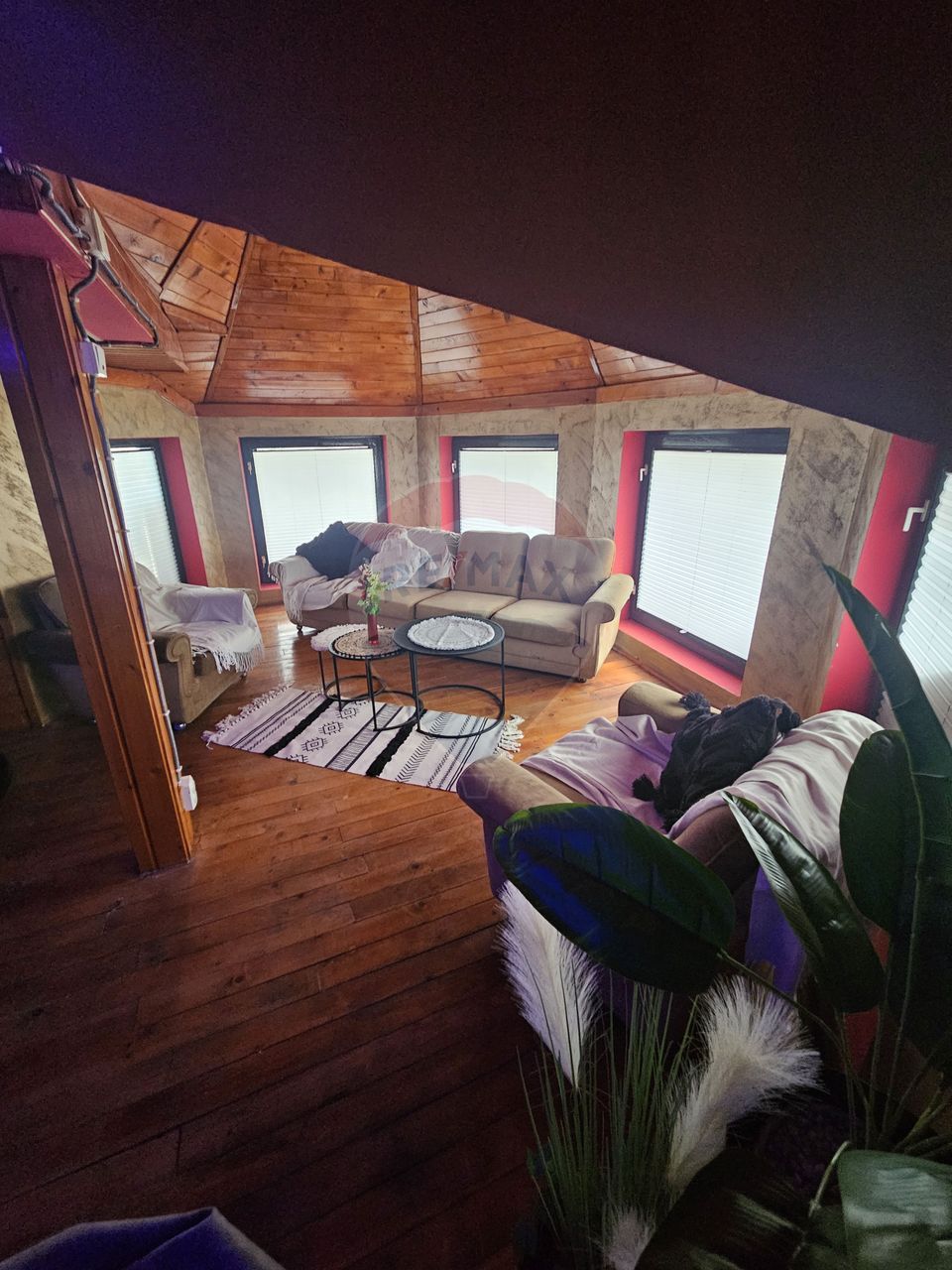 180sq.m Commercial Space for rent