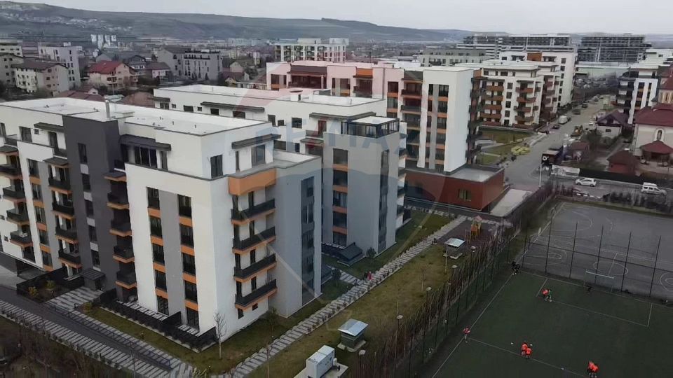 Apartament 3 camere, zona Între Lacuri