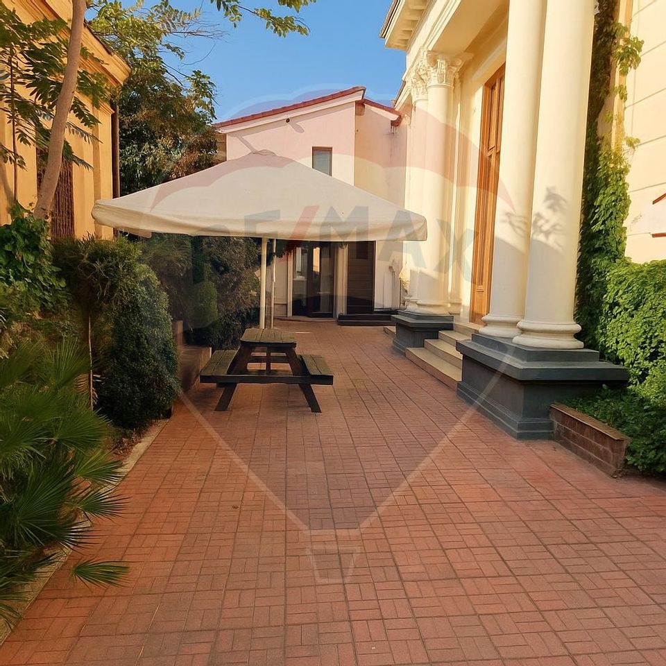 Hotel / Pensiune cu 31 camere de vânzare în zona P-ta Unirii