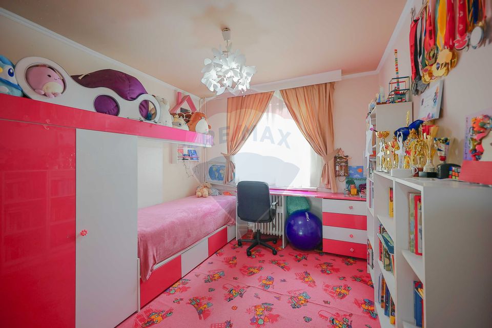 Apartament cu 3 camere de vânzare în zona Dacia