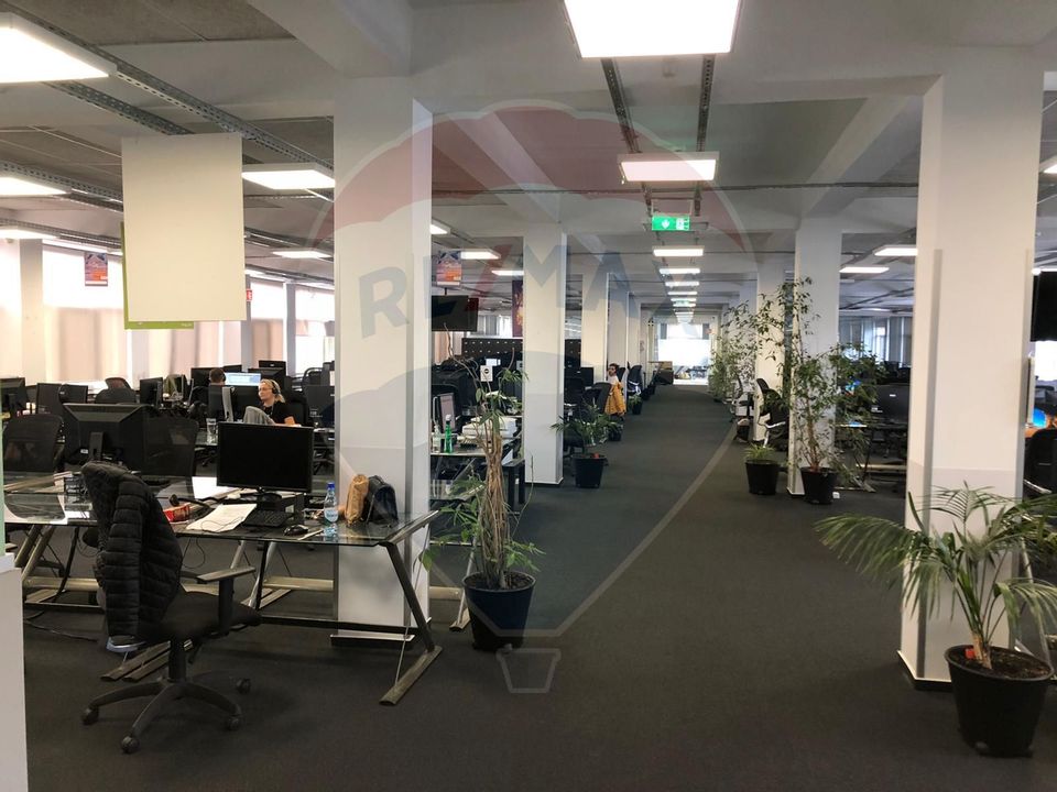 Spațiu de birouri de 4,000mp de vânzare în zona Industriilor