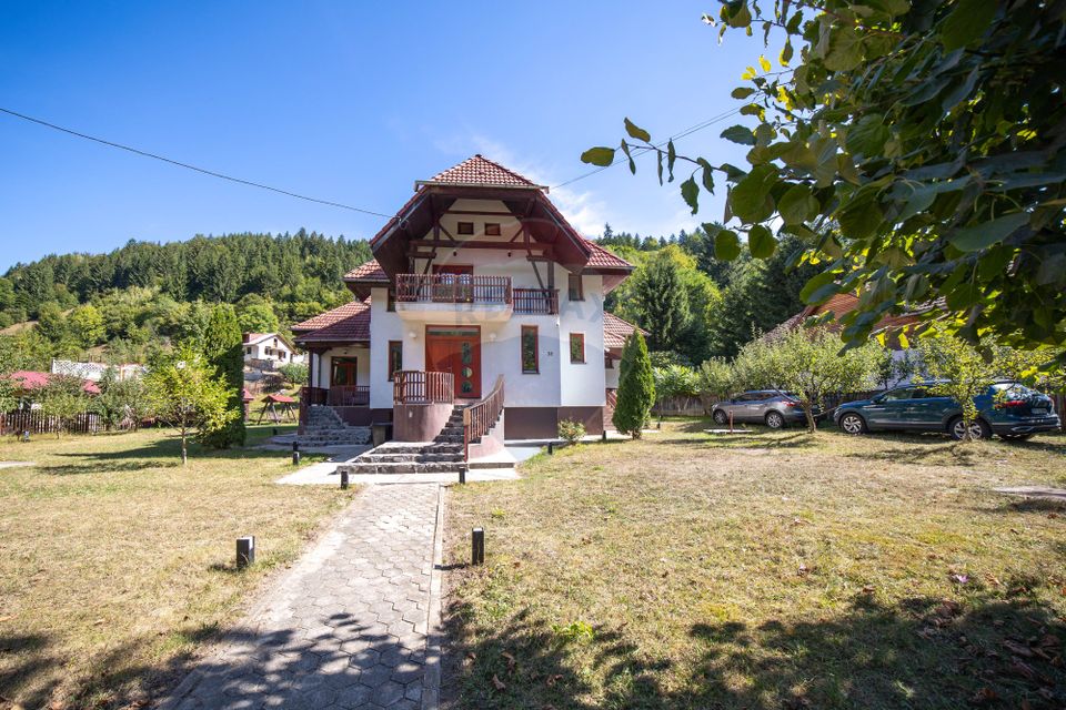 Vilă Moieciu, 375 mp util + teren 2.992 mp, View - Comision 0