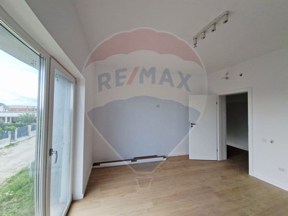 Casă / Vilă - 132,5 mp  , teren - 264 mp  / zona Cârcea