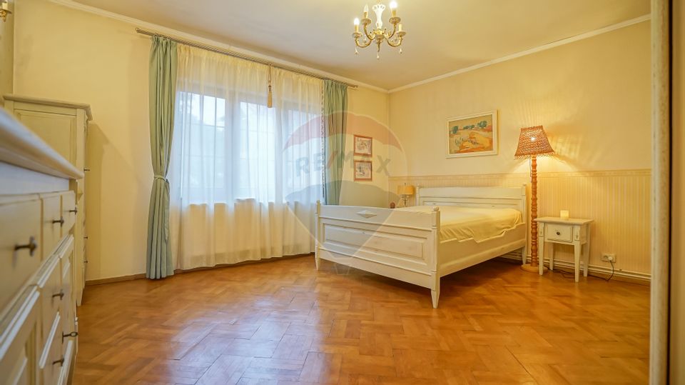 REZERVATA ! Caminul ideal, casa si curte frumos amenajata, Brasov