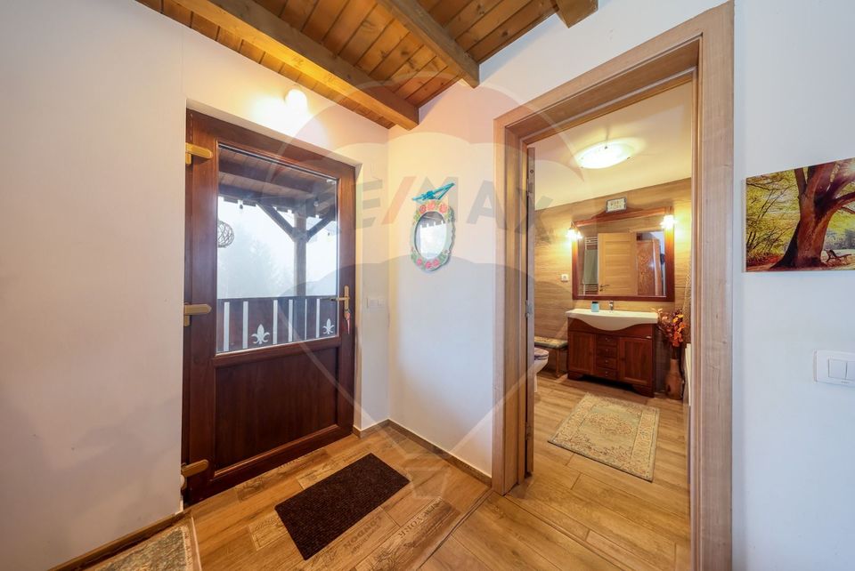 Ansamblu rezidențial cu casă principală și anexe, teren 1.487 mp