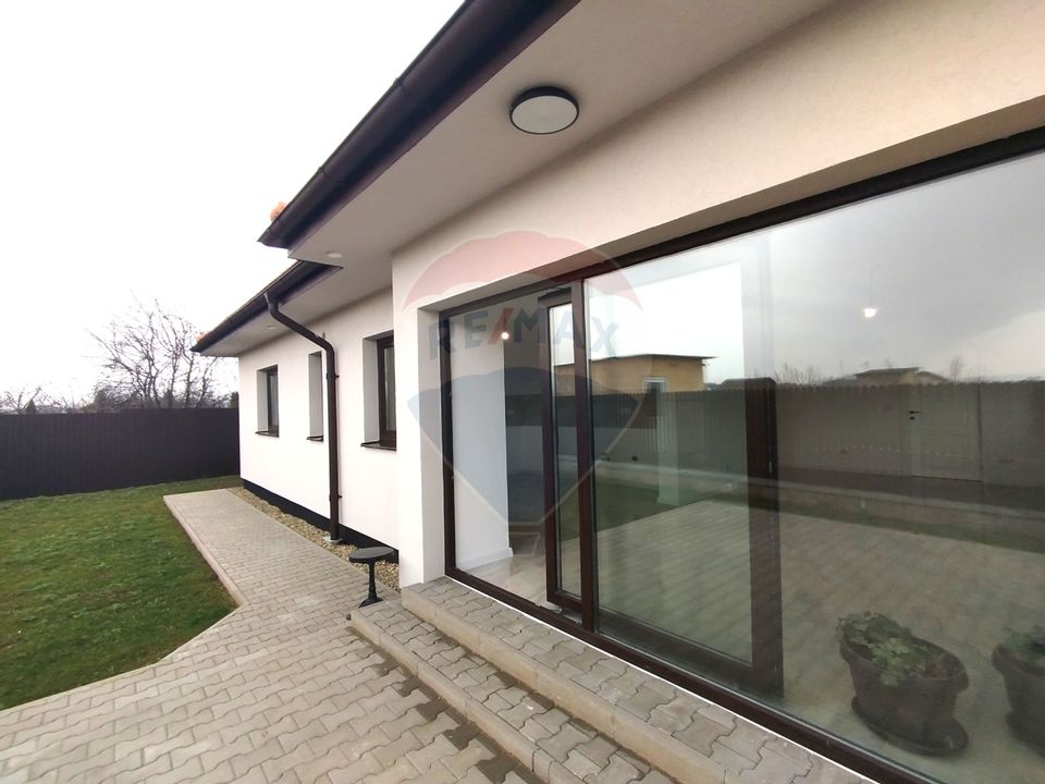 Casă / Vilă cu 4 camere de vânzare/zona Harman