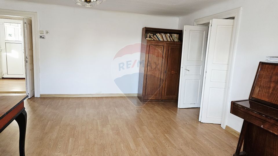 Apartament cu 3 camere de vânzare în zona Central