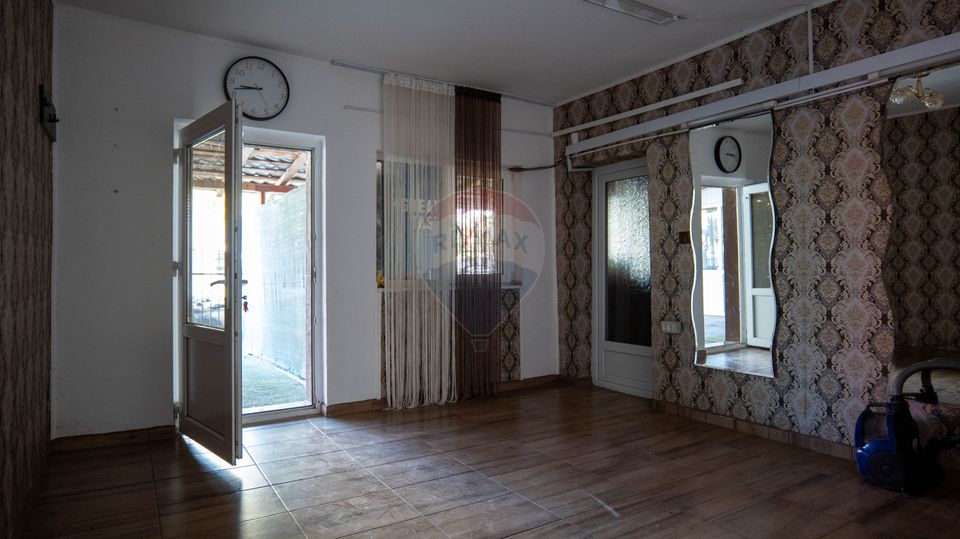 150sq.m Commercial Space for sale