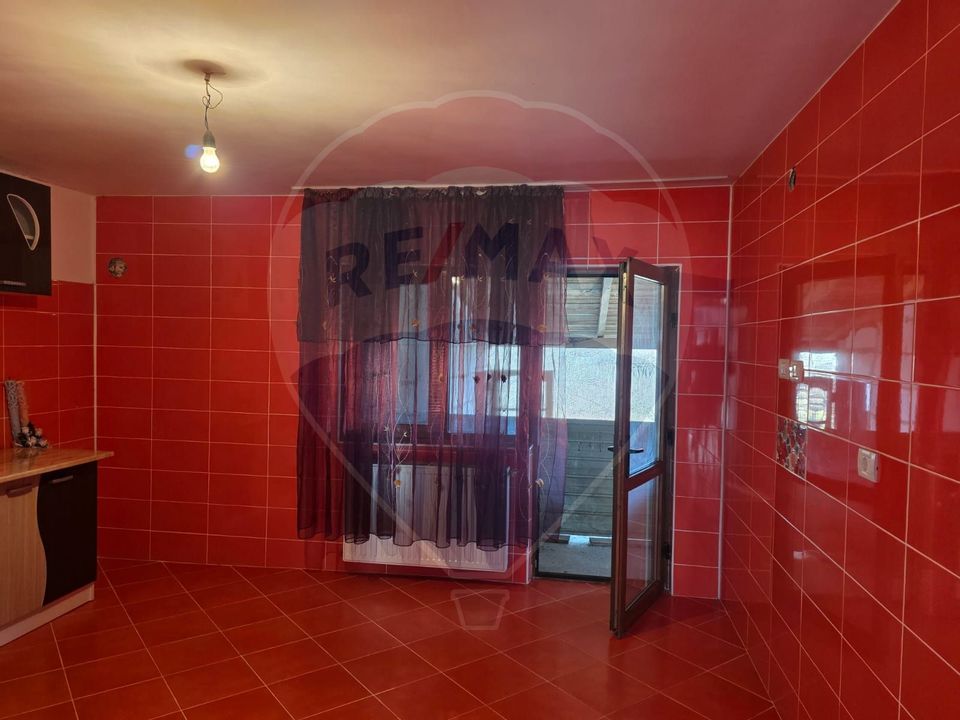 De vanzare casa solida cu teren generos si acces facil Lespezi Bacau