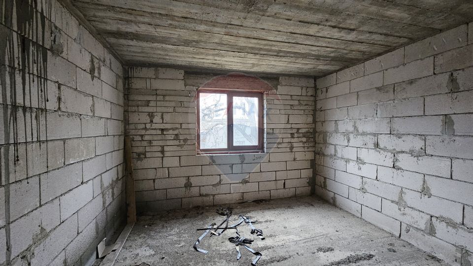 Casă / Vilă cu 12 camere, teren intravilan de 2869mp în Siminicea, SV