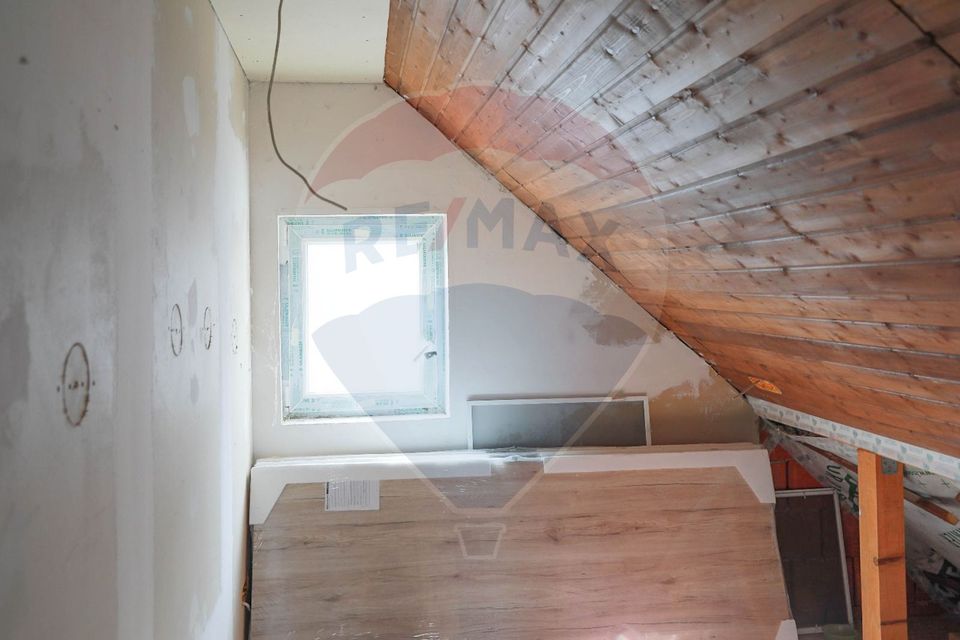 Casă de vânzare zona Bratca, 5 camere, 12 375 teren