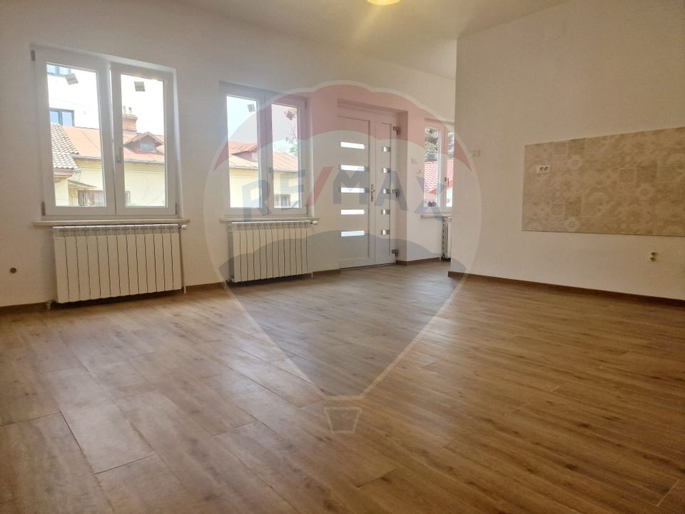 242sq.m Commercial Space for rent, Central area