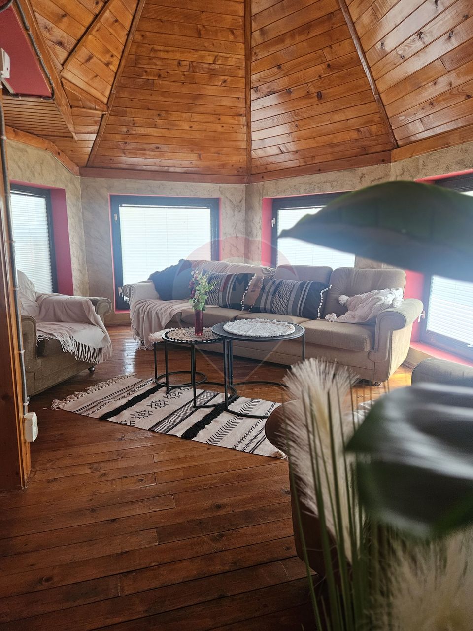 180sq.m Commercial Space for rent