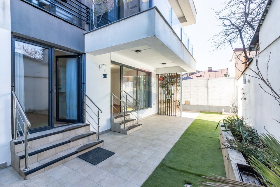 Apartament de vanzare în Bucurestii Noi, curte 80 mp, parcare, boxa