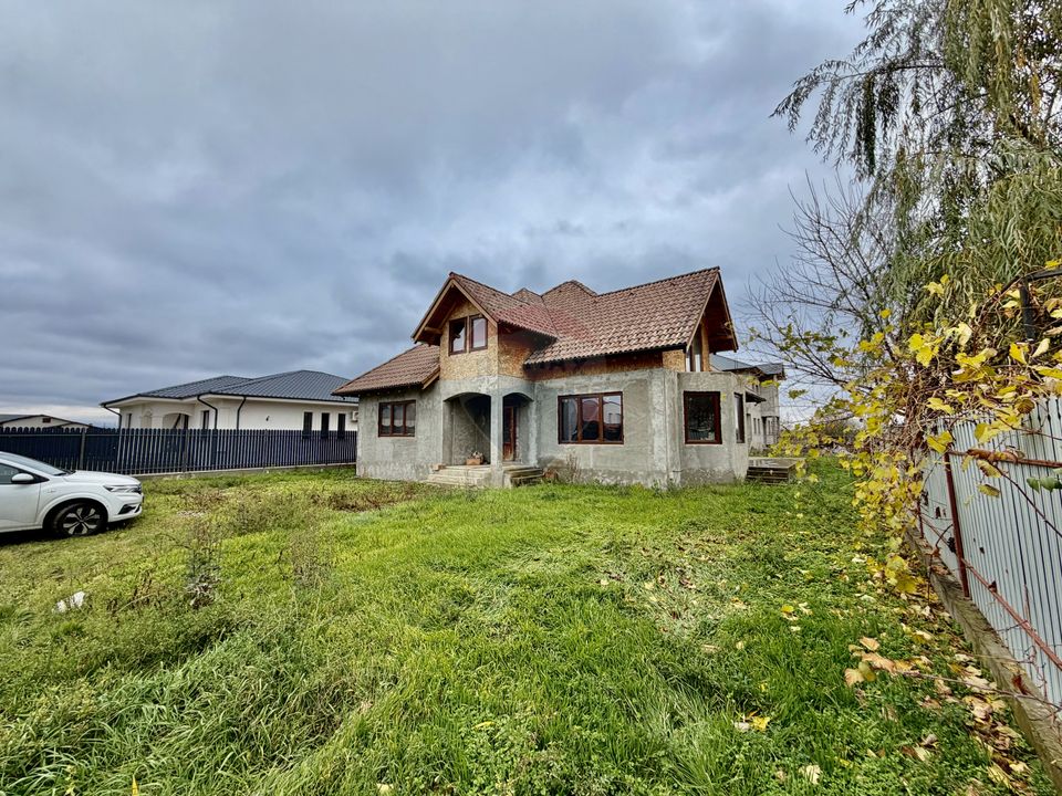 Casă / Vilă Caisului 90% gata