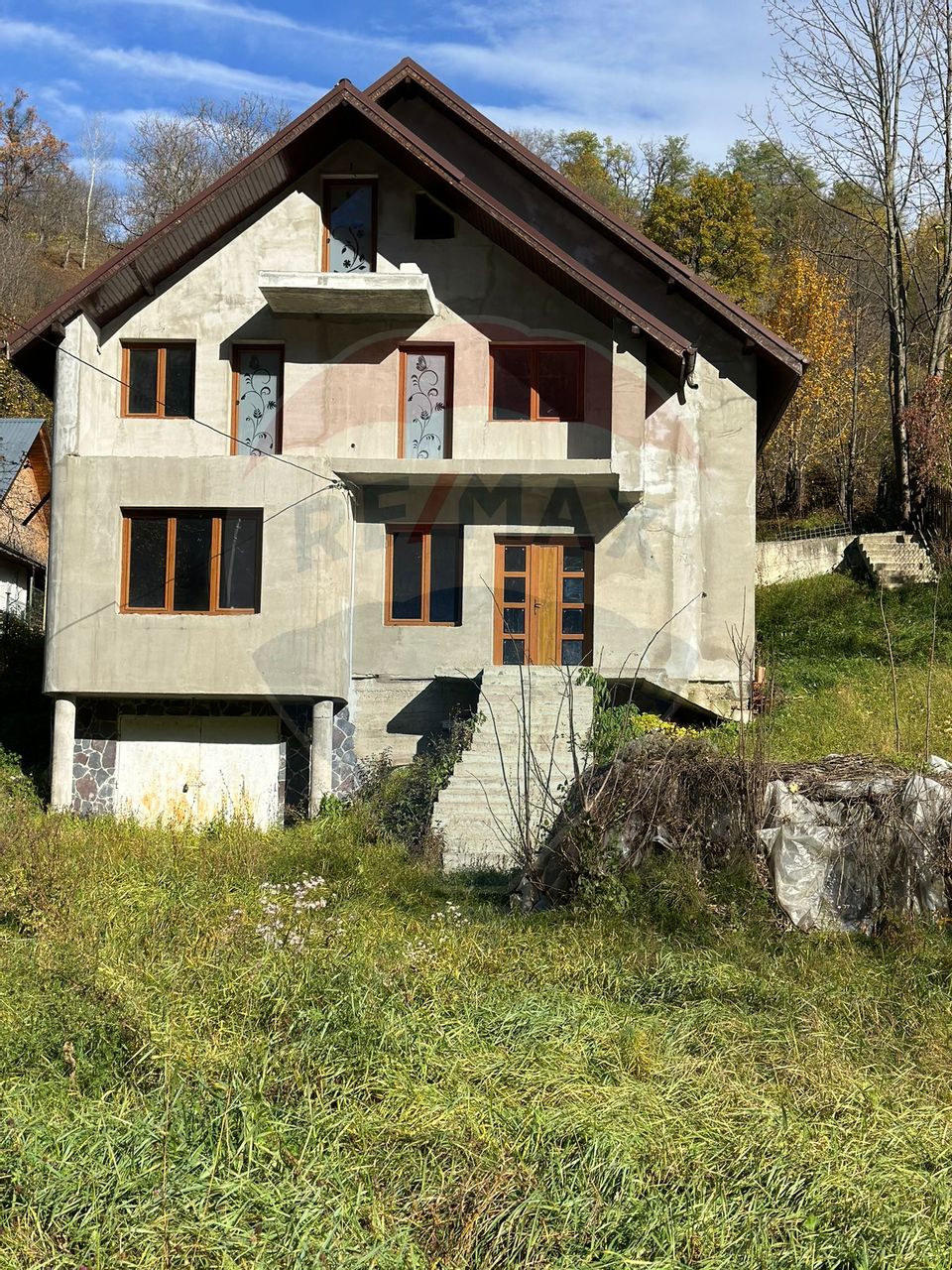 Casă / Vilă la gri in Pangarati Neamt