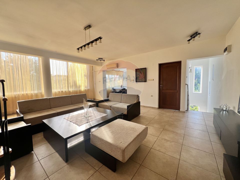 8 room House / Villa for sale