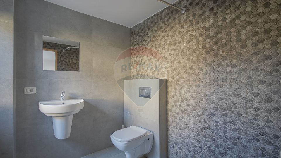 Versatile property in Brasov – Ideal for home or business!