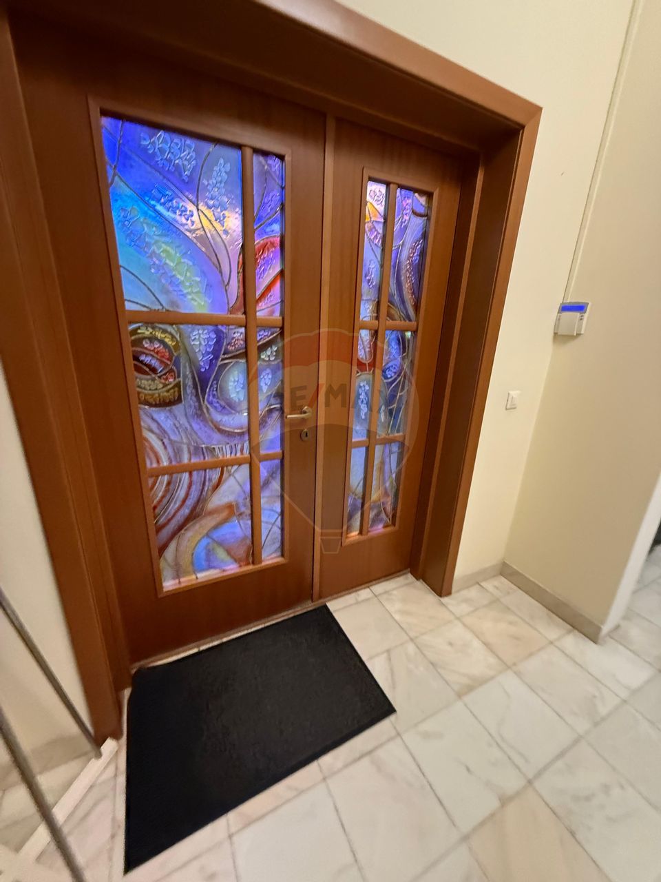 De inchiriat Casă / Vilă 7 camere + curte zona Vatra Luminoasa