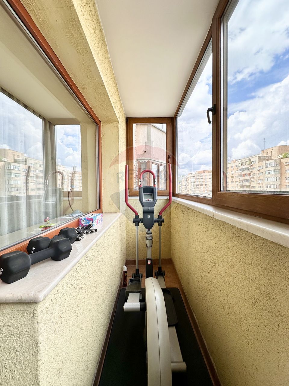 Apartament cu 4 camere de închiriat în zona 13 Septembrie