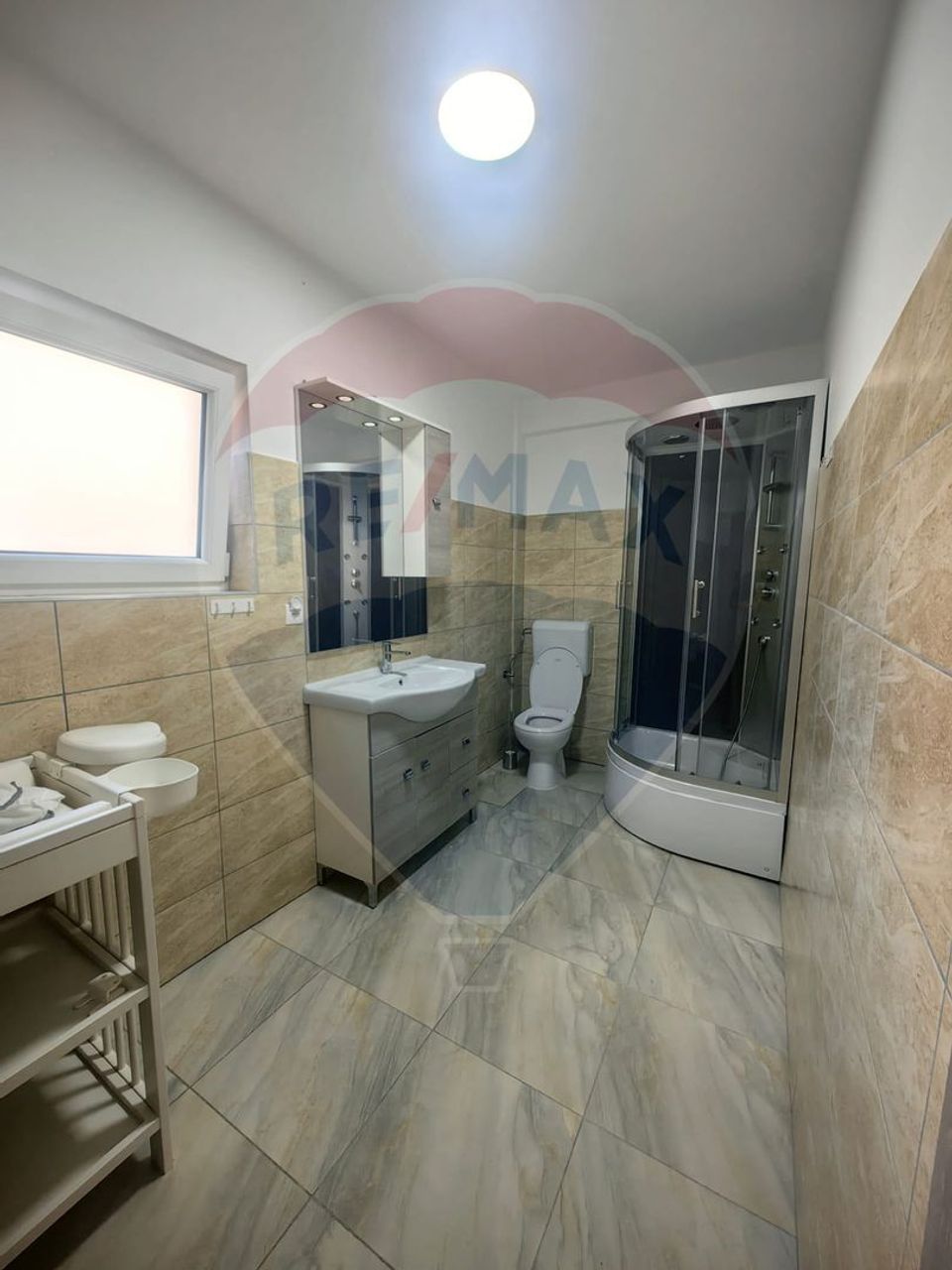 Casă tip duplex 4 camere de inchiriat