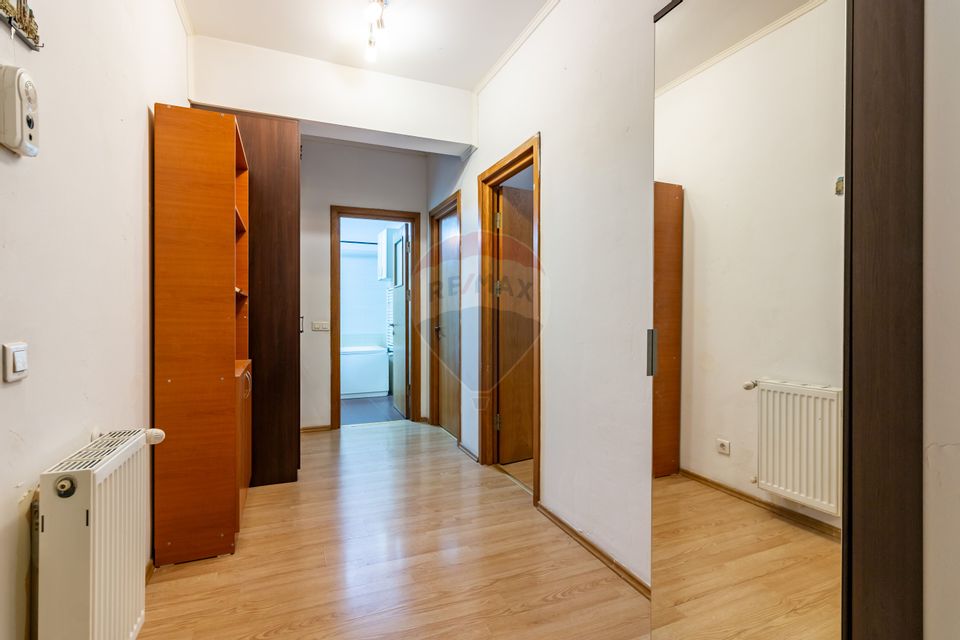 Apartament cu 3 camere de vânzare în zona Mihai Bravu