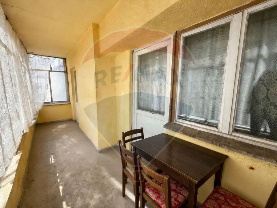 Apartament 4 camere, etaj 1, decomandat, zona centrală