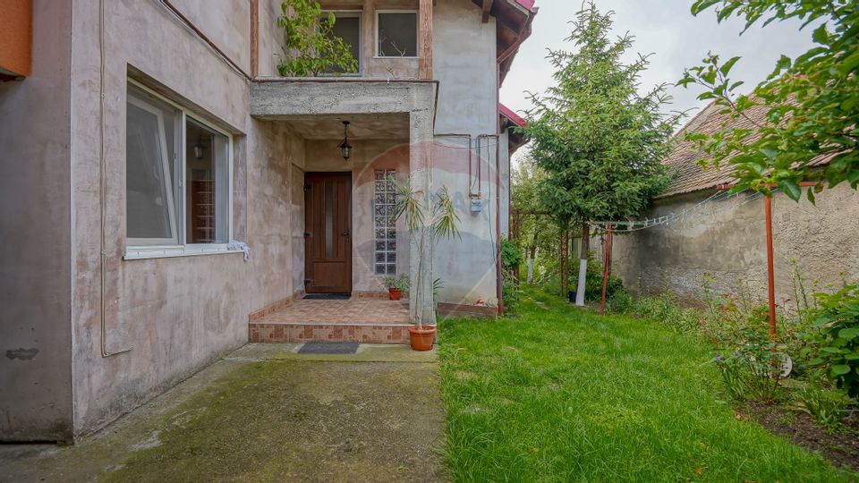 8 room House / Villa for sale