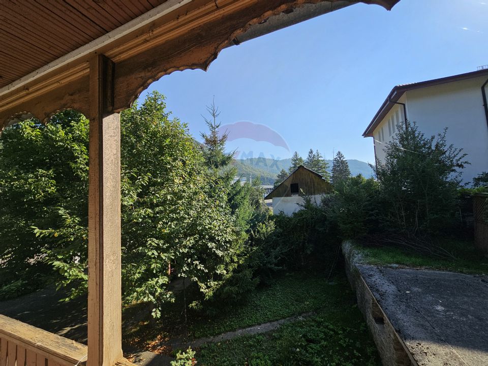 Casă solidă din cărămidă, mobilată, garaj, teren generos – Tarcău