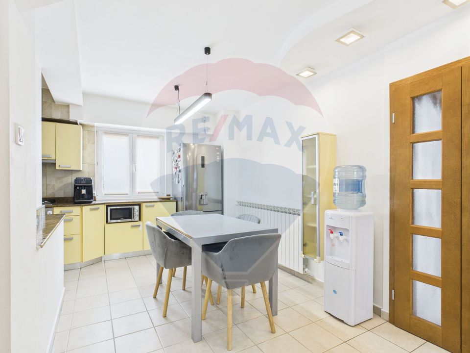 Apartament 3 camere superb cu loc de parcare si boxa Unirii