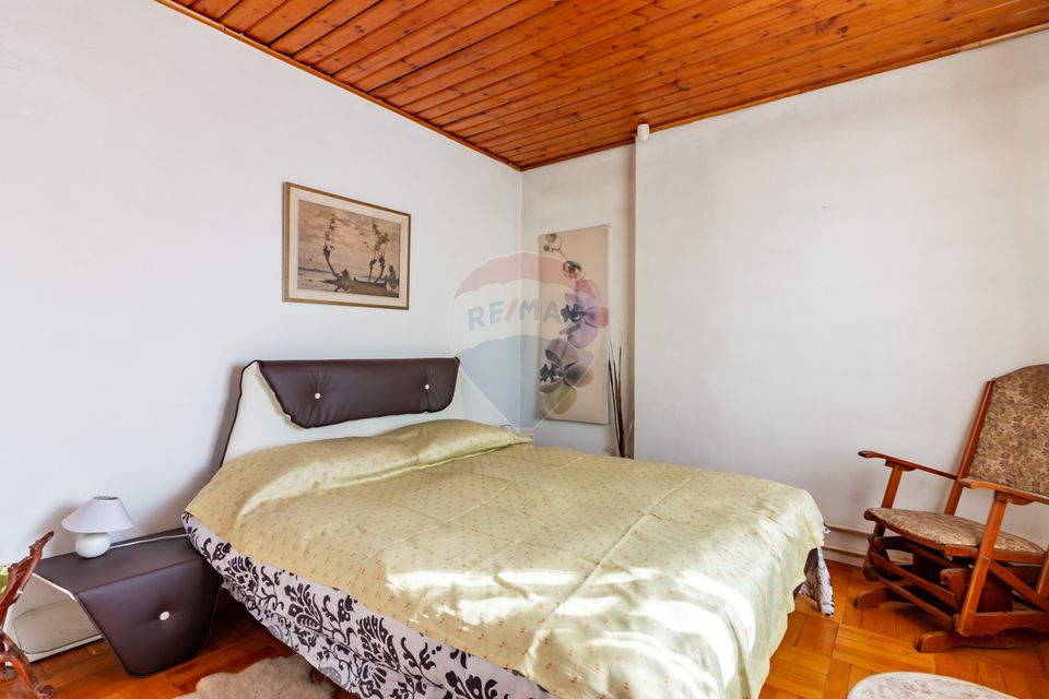 Casă / Vilă cu 4 camere de vânzare în zona Giulesti Sarbi