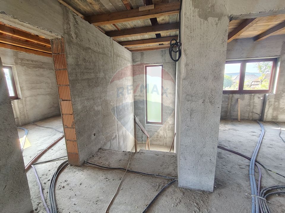 DE VÂNZARE – Casă cu etaj, Tămaia, Maramureș – aproape de Someș