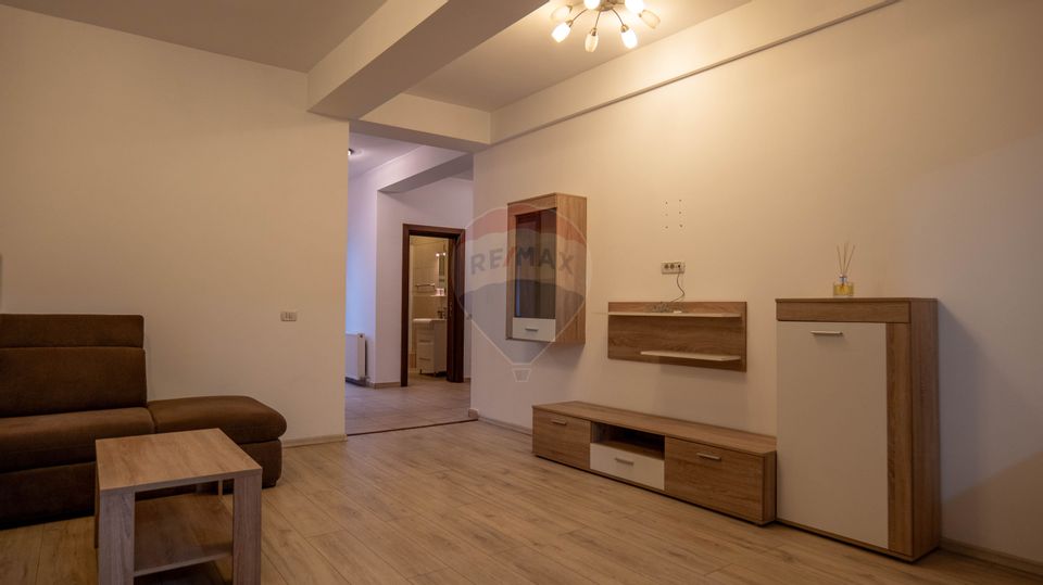 Vanzare apartament 3 camere, in vila cu curte si terasa, Fundeni