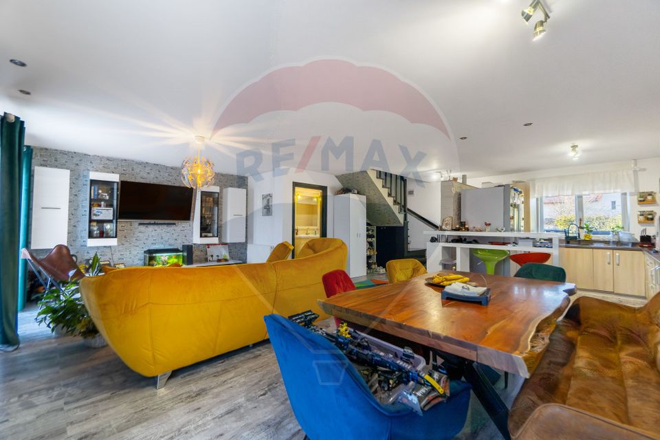 Casă / Vilă cu 4 camere de vânzare în zona Central