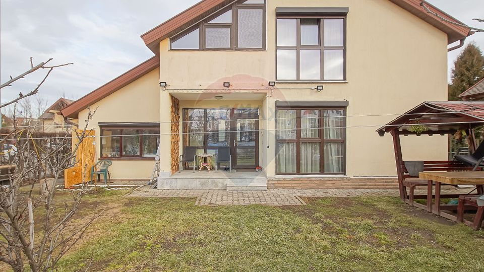 4 room House / Villa for sale, Tractorul area