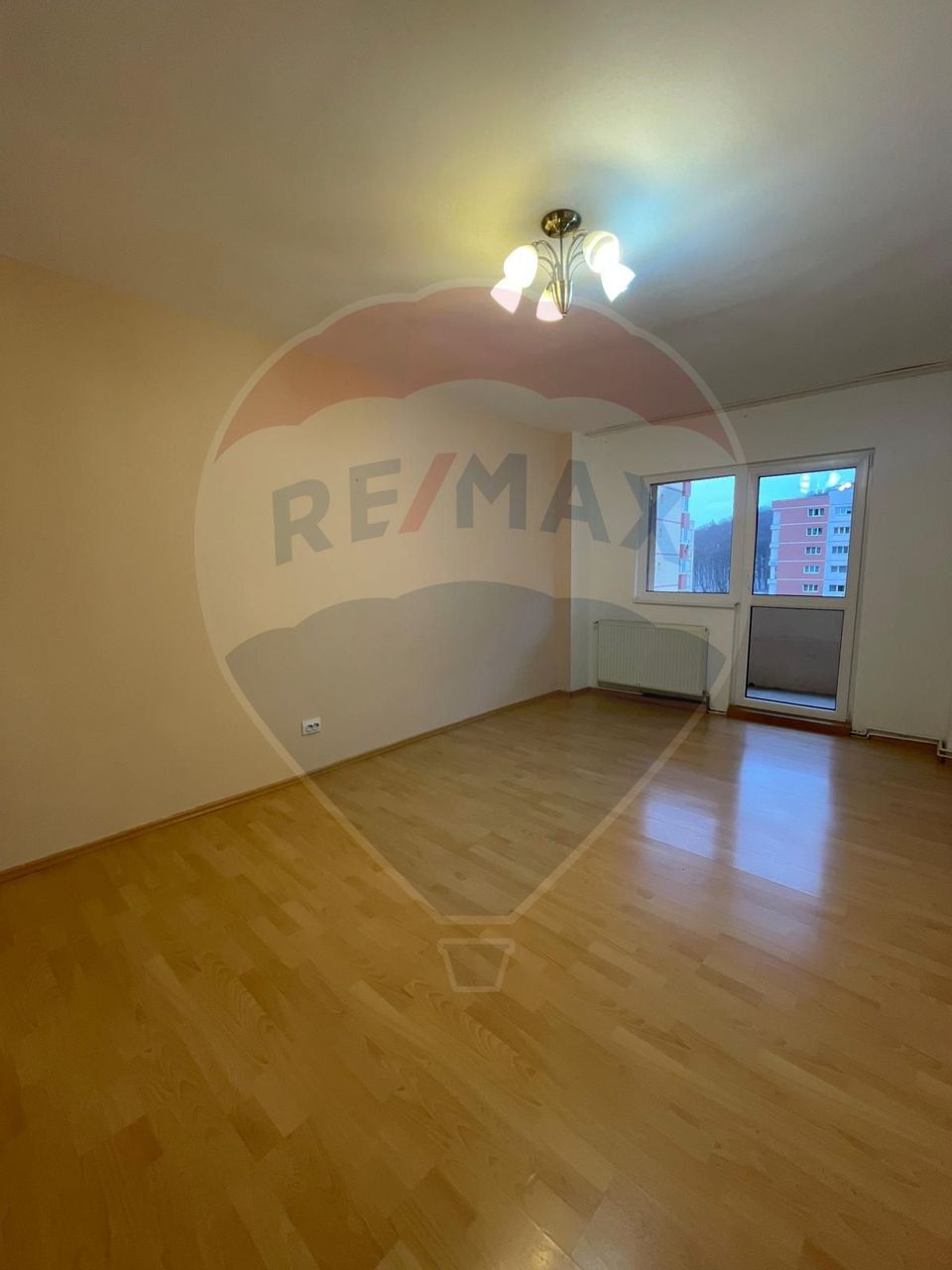 Apartament de 3 pe Pietonală Răcădău