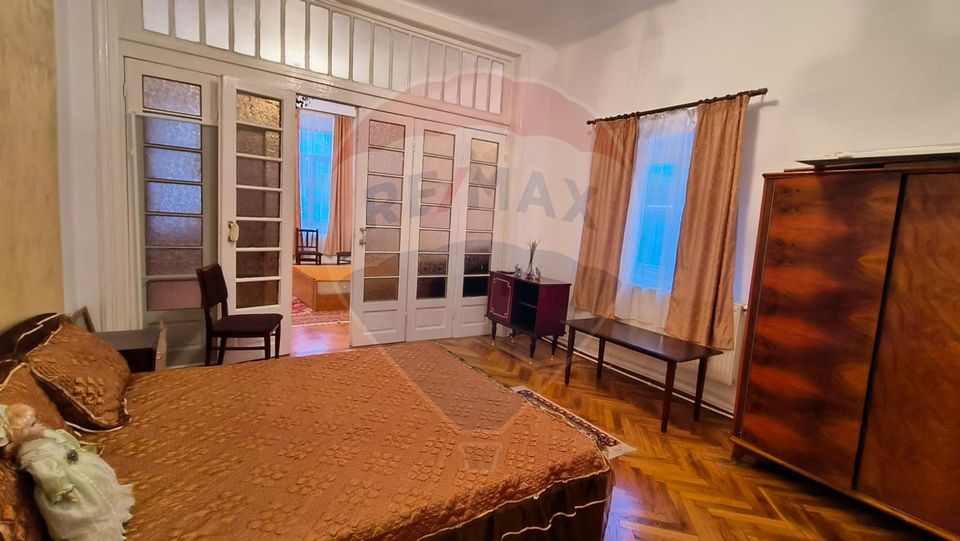 Casă cu 3 camere de vânzare în zona Centrală