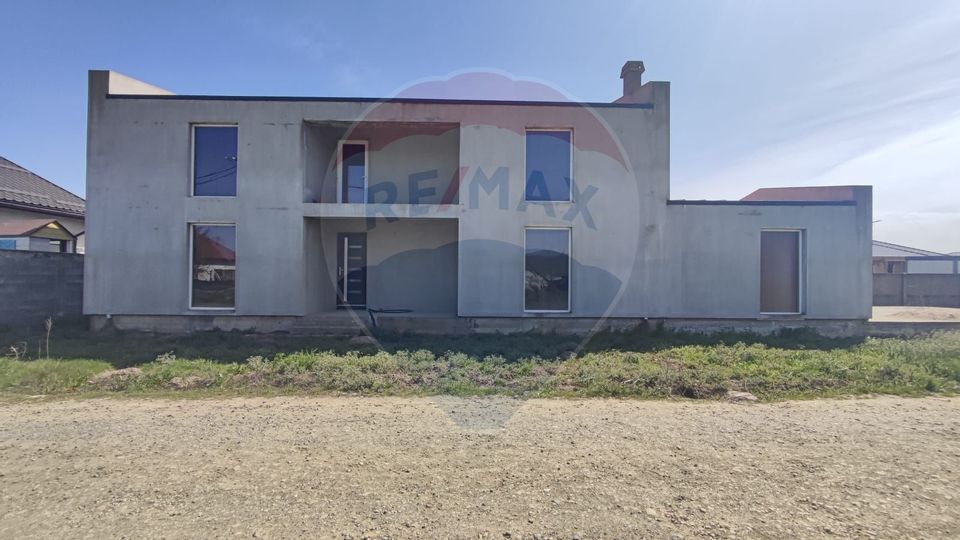 Casă cu mansarda de vanzare Osorhei, 8 km de Oradea