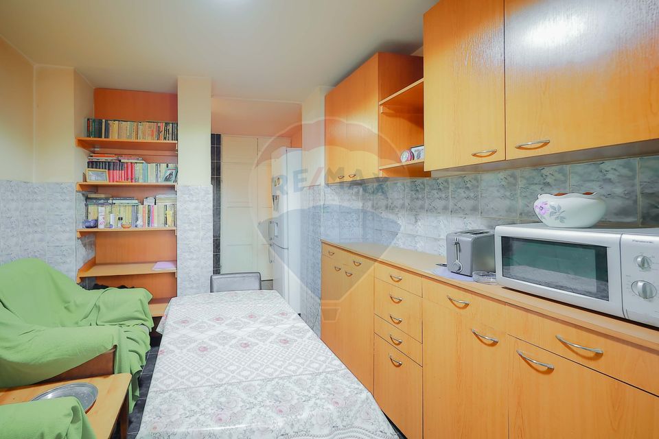 Apartament cu 3 camere de vânzare, în zona Dragoș Vodă