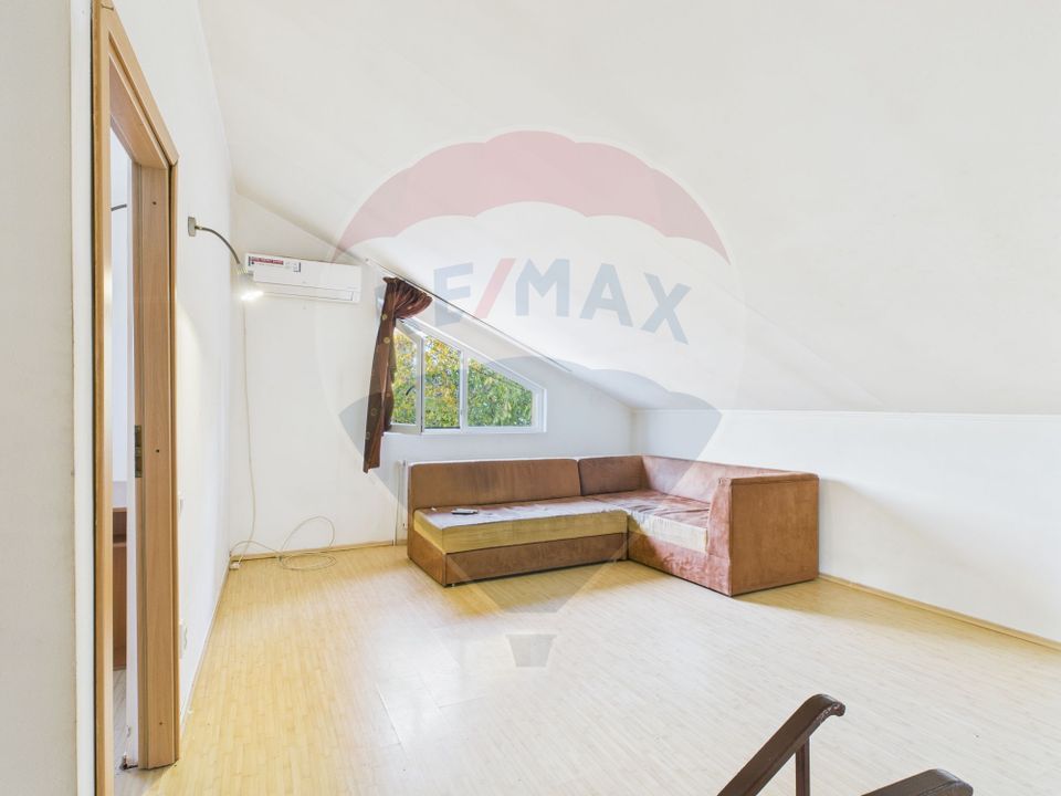 6 room House / Villa for sale, Est area