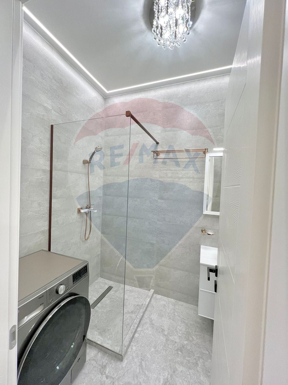 Apartament lux cu 4 camere de închiriat în Mamaia Lake On