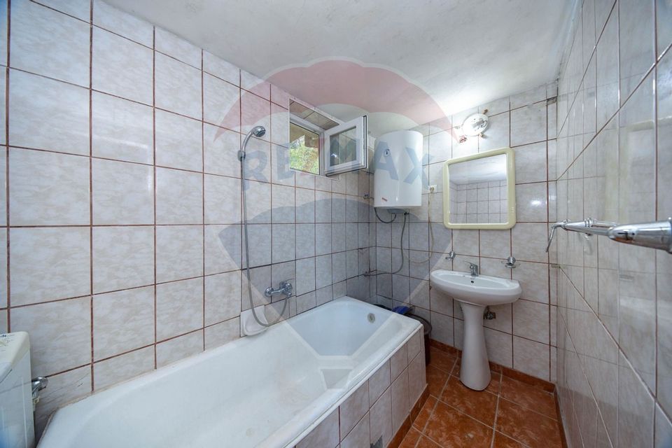 Casa individuală  4 camere de vânzare în zona Schei