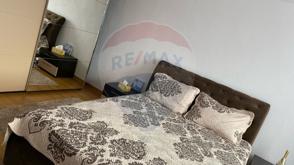 Apartament cu 3 camere de vânzare
