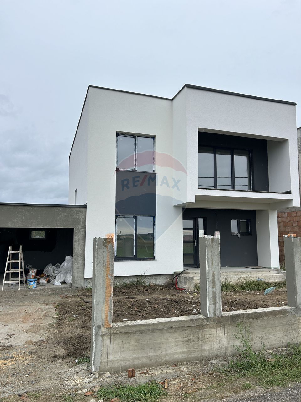 Casă moderne cu 4 camere de vânzare in SASAR / 5 ari teren / utilitati