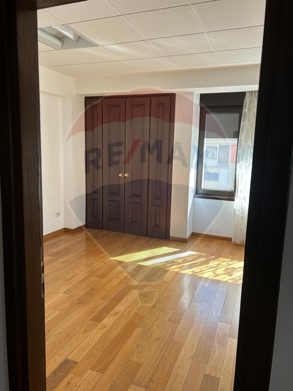 DE INCHIRIAT Apartament 4 camere în zona Baneasa