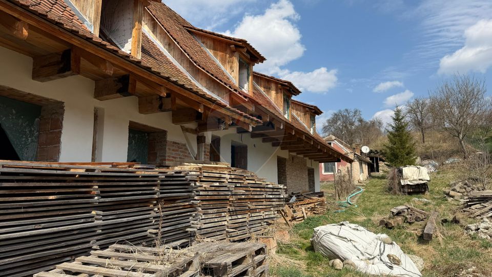Casă autentică în Alma Vii – restaurare începută, potențial nelimitat