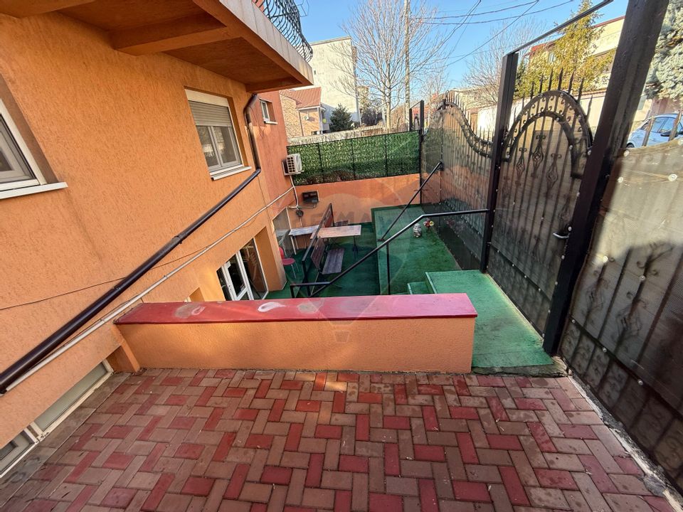 90sq.m Commercial Space for rent, Moinesti area