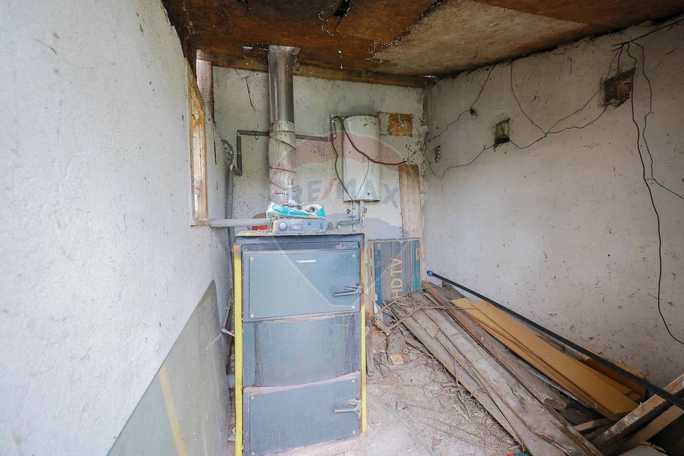 Casă cu etaj, 5 camere, de vânzare, în zonă turistică, Vadu Crișului