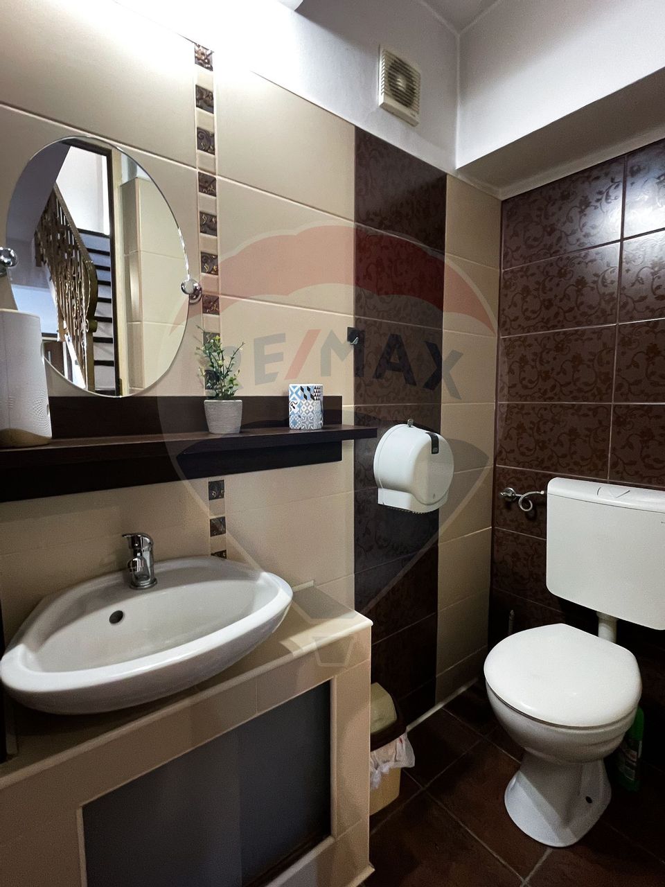 Vila P+M cu 3 camere, de inchiriat, zona Far Constanta